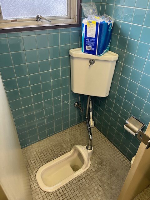 工場のトイレ交換ビフォー1